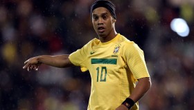 亚博体育-传奇归来！费德勒巴黎首战告捷，王子公园球场沸腾
